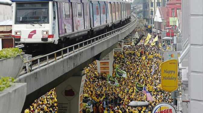 Aksi Warga Malaysia Turun Kejalan Besar-Besaran Untuk Berdemonstrasi