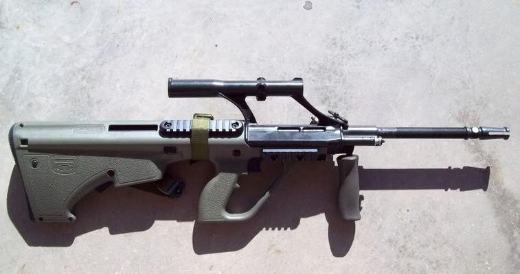 Senapan otomatis (automatic rifle) yang populer di game modern military shooter