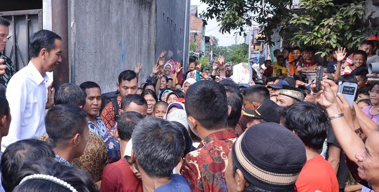 &#91;FOTO&#93; Presiden Jokowi Kembali Blusukan di Kampung-kampung di Jakarta