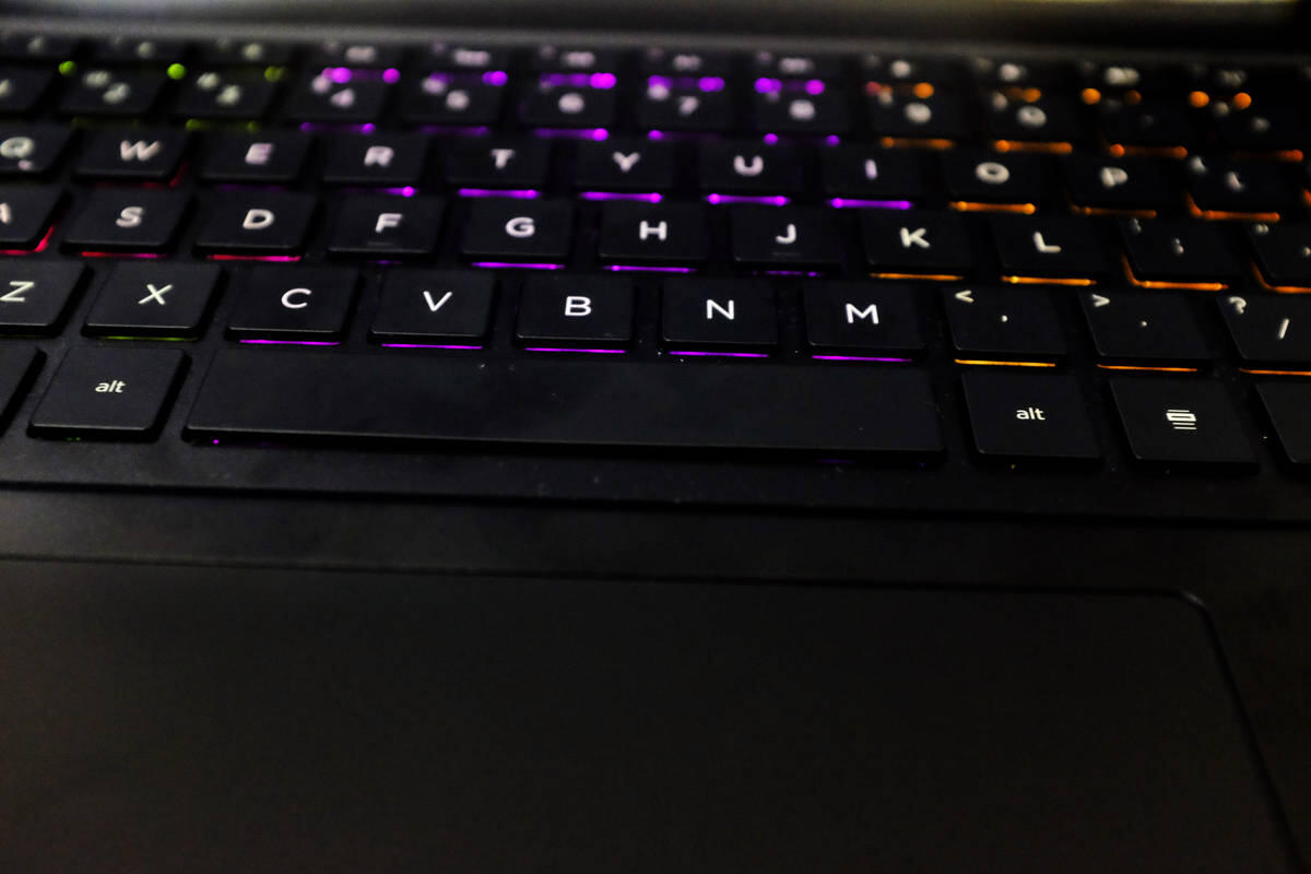 Review Singkat HP Omen 15 (2015): Laptop Langsing dan Mewah bagi Para Gamer Sejati