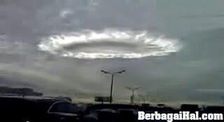 arti mimpi melihat langit belubang