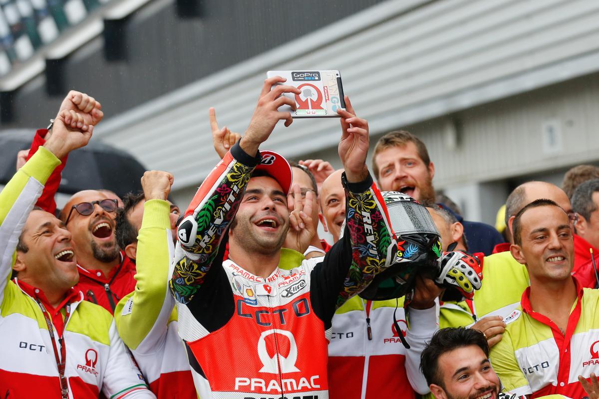 Paddock Girl Moto GP 2015 GP Silverstone Inggris