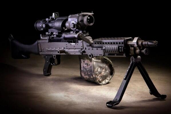 Senapan otomatis (automatic rifle) yang populer di game modern military shooter