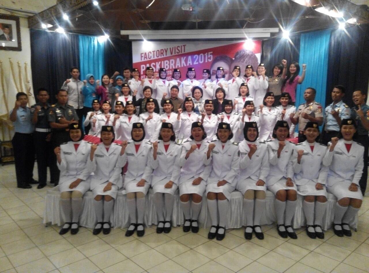 Dibalik Kecantikan Sang Pembawa Baki di Upacara Hari Kemerdekaan