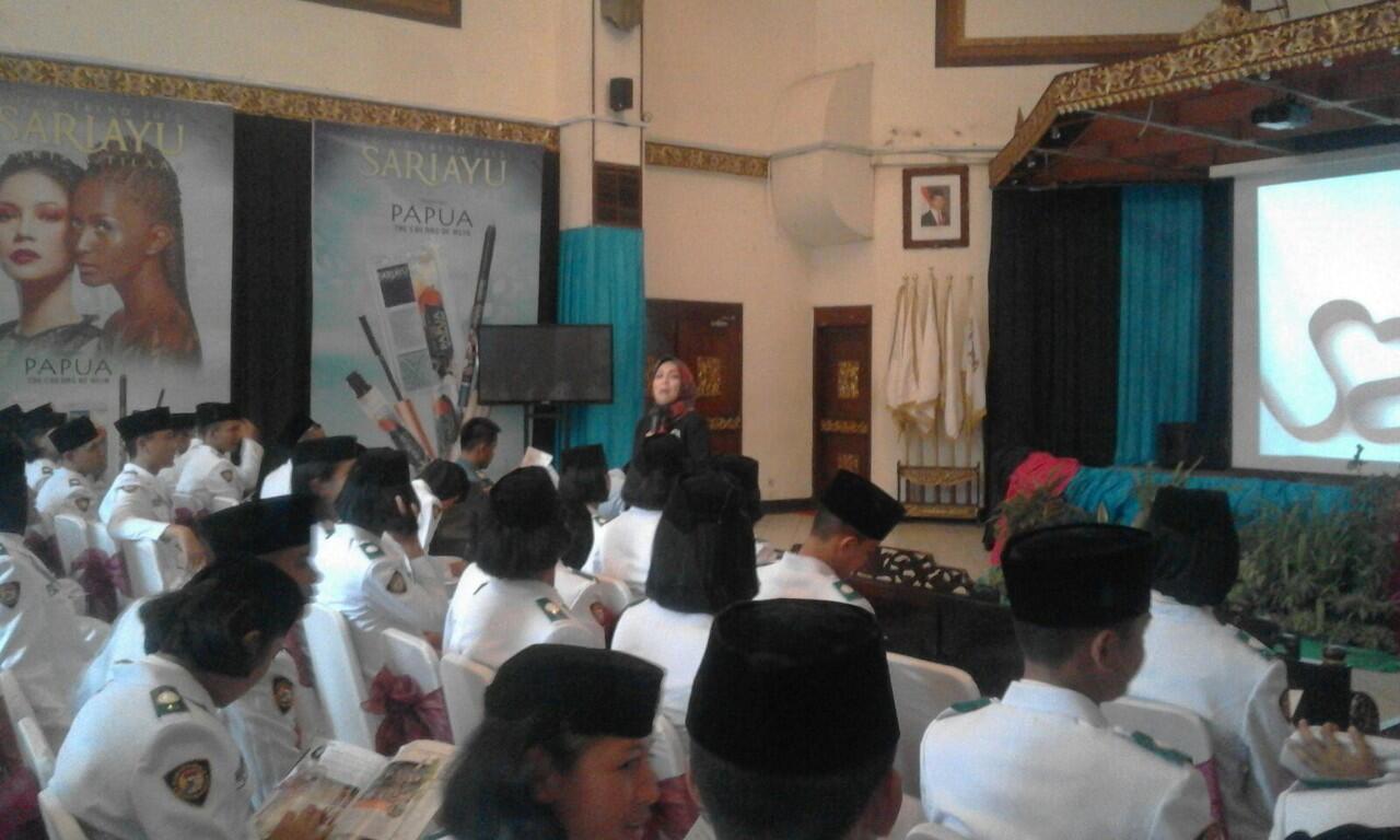 Dibalik Kecantikan Sang Pembawa Baki di Upacara Hari Kemerdekaan