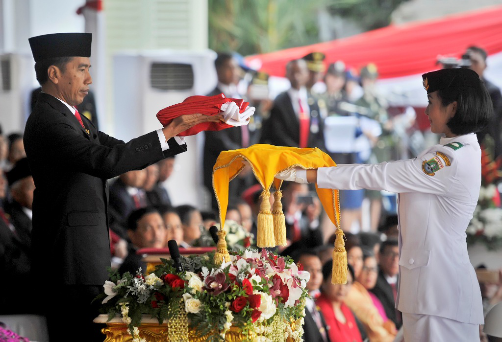 Dibalik Kecantikan Sang Pembawa Baki di Upacara Hari Kemerdekaan