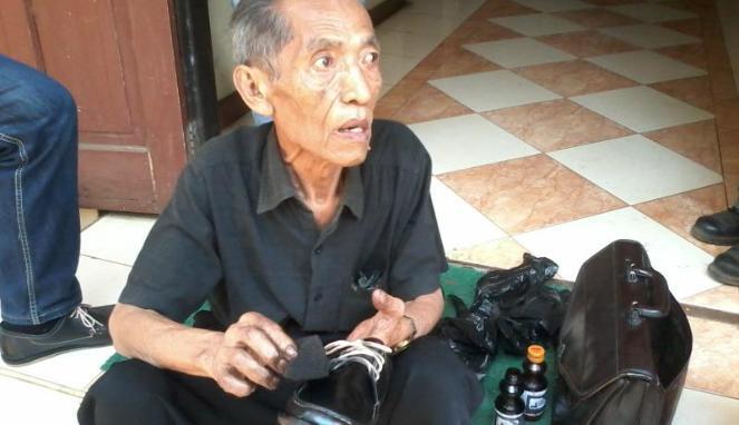 Amazing gan !! Tukang Semir Ini Kuasai Tujuh Bahasa Asing