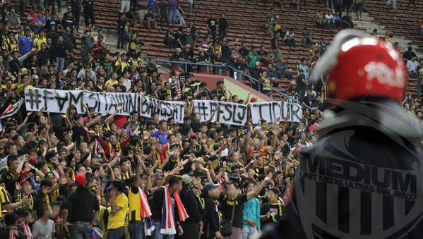 Aksi Ultras Malaysia yang Meminta Agar FIFA Bekukan Federasi Sepakbola Malaysia