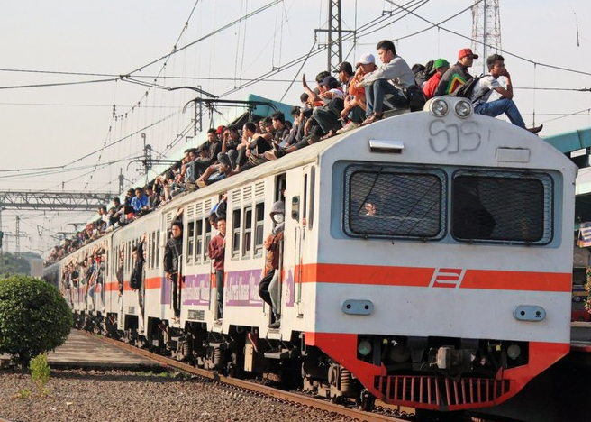 [GAGASAN PUAN MANA?} Revolusi Mental Hanya pada Penumpang "Commuterline"