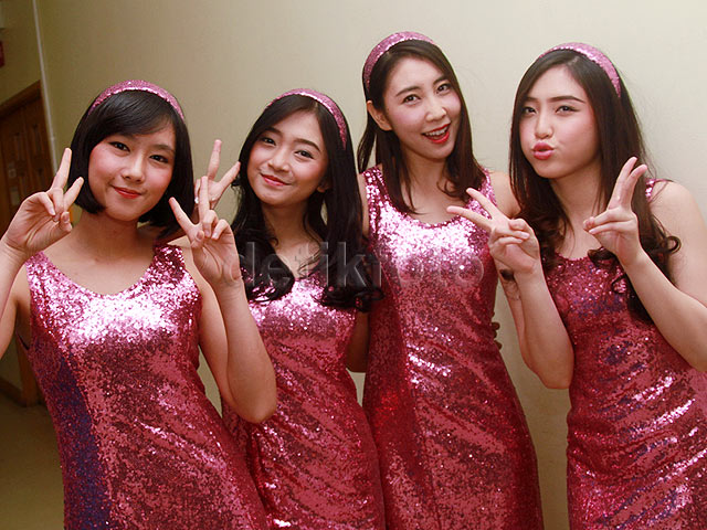 Menonjol Berbaju Pink Berkilau, JKT48 Jadi Biduan Dangdut
