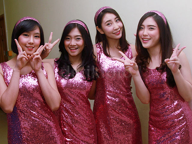 Menonjol Berbaju Pink Berkilau, JKT48 Jadi Biduan Dangdut