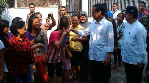 &#91;Presiden DKI&#93; Jokowi Bagi Sembako (9 Bahan Kobokan) lagi Hari ini di Manggarai