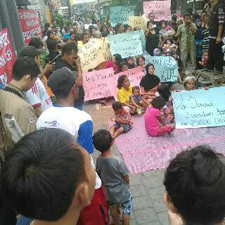 DEMO TOLAK PENGGUSURAN !!! WARGA BATU CEPER,GAMBIR JAKARTA PUSAT