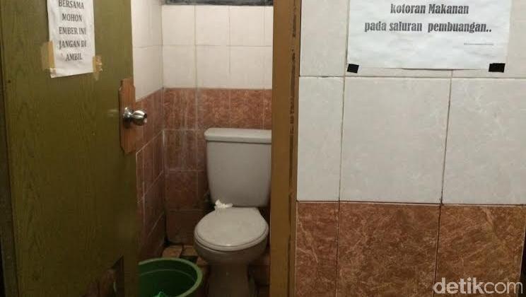 Idih, Toilet di Wisata Balai Kota Jorok!