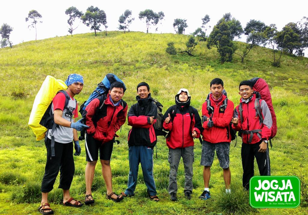 OPEN TRIP PENDAKIAN GUNUNG PRAU DIENG 