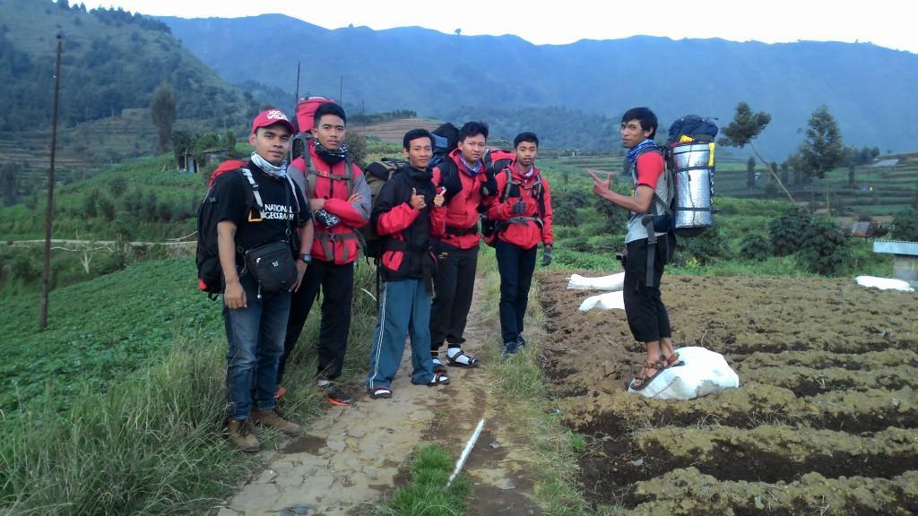 OPEN TRIP PENDAKIAN GUNUNG PRAU DIENG 