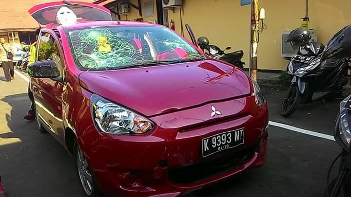 Ugal-ugalan, Seorang Pelajar SMK Tabrak Polisi dan Dua Warga
