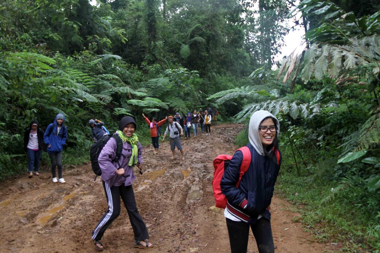 PERJUANGAN MENUJU SEKOLAH PEDALAMAN CIANJUR SELATAN (1000 GURU)