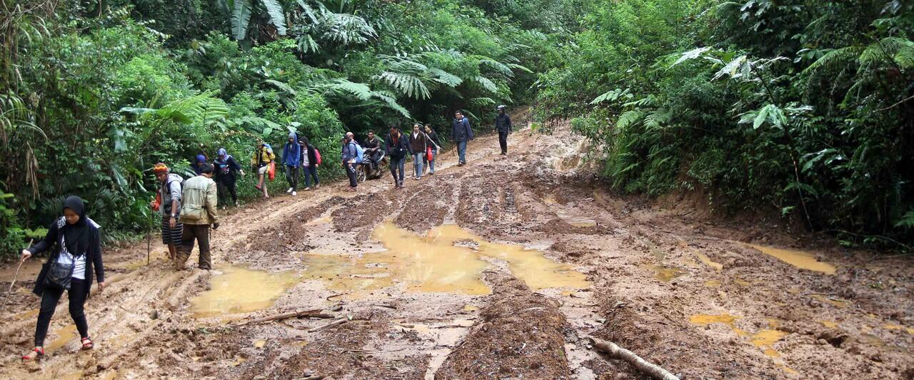 PERJUANGAN MENUJU SEKOLAH PEDALAMAN CIANJUR SELATAN (1000 GURU)
