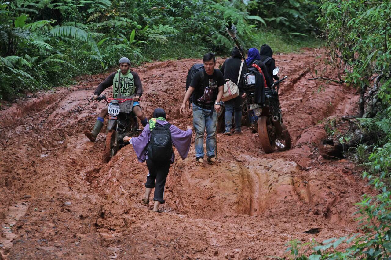 PERJUANGAN MENUJU SEKOLAH PEDALAMAN CIANJUR SELATAN (1000 GURU)