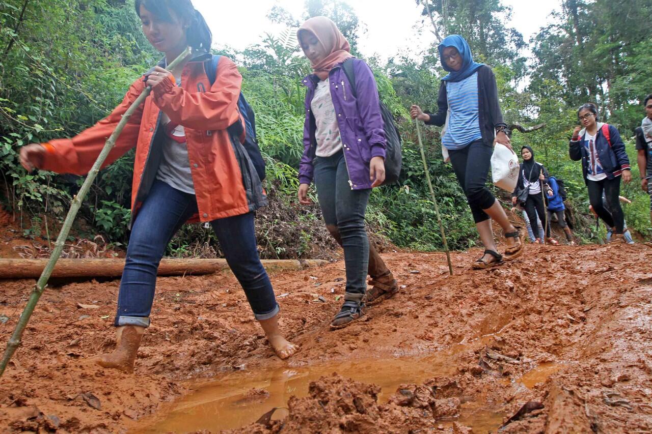 PERJUANGAN MENUJU SEKOLAH PEDALAMAN CIANJUR SELATAN (1000 GURU)