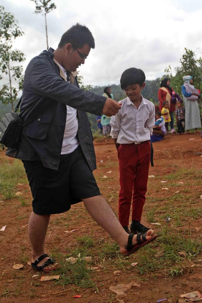 PERJUANGAN MENUJU SEKOLAH PEDALAMAN CIANJUR SELATAN (1000 GURU)