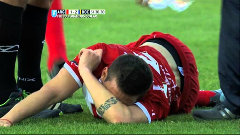 Tekel Berbahaya Tevez, Patahkan Kaki Lawan