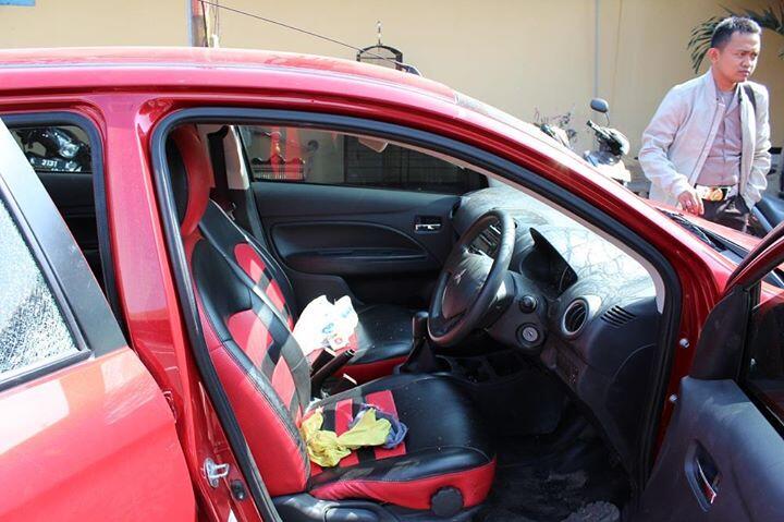 Anak Sekolahan Pacaran Pake Mobil Rental Nabrak Polisi Langsung Dihajar Massa