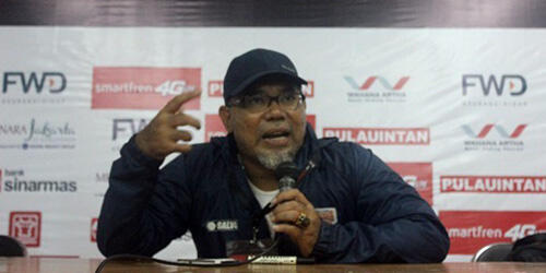 &quot;PERSIB ITU TIDAK ADA APA-APANYA !!!!&quot;........WASIT : &quot;hei anjing,jangan pura2 jatuh&quot;