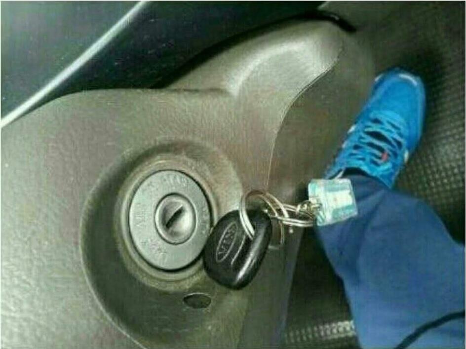 Akibat Liat Cewek Cakep Lewat... Salah Masukin Kunci Mobil