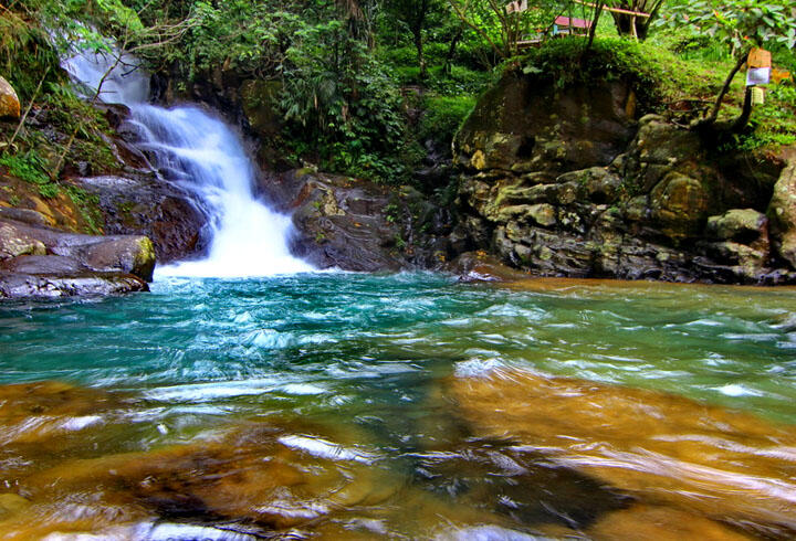 15 Curug (air terjun) Di Bogor dan sekitarnya