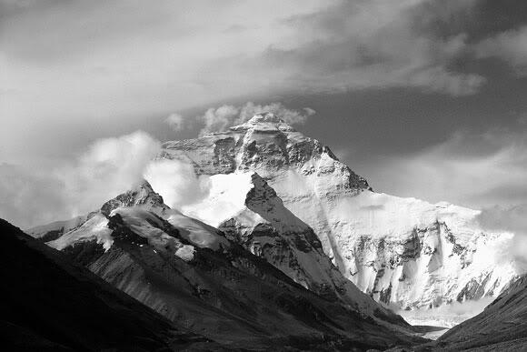 #TrekkingHistory Sejarah Pendakian Gunung Everest, Zona Kematian dan Etika Pendakian