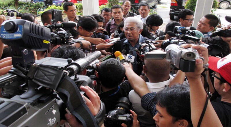 Pengacara Senior Adnan Buyung Nasution Meninggal Dunia