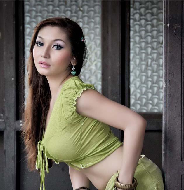 &#91;HOT &amp; SEXY&#93; 6 Artis Indonesia Pemilik Payudara Besar