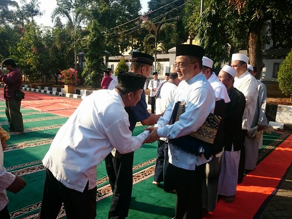 Pegawai Dinsos DKI Rayakan Idul Adha Bersama di Panti
