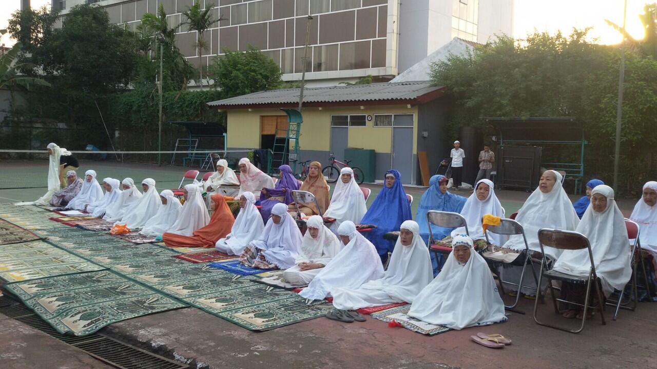 Pegawai Dinsos DKI Rayakan Idul Adha Bersama di Panti