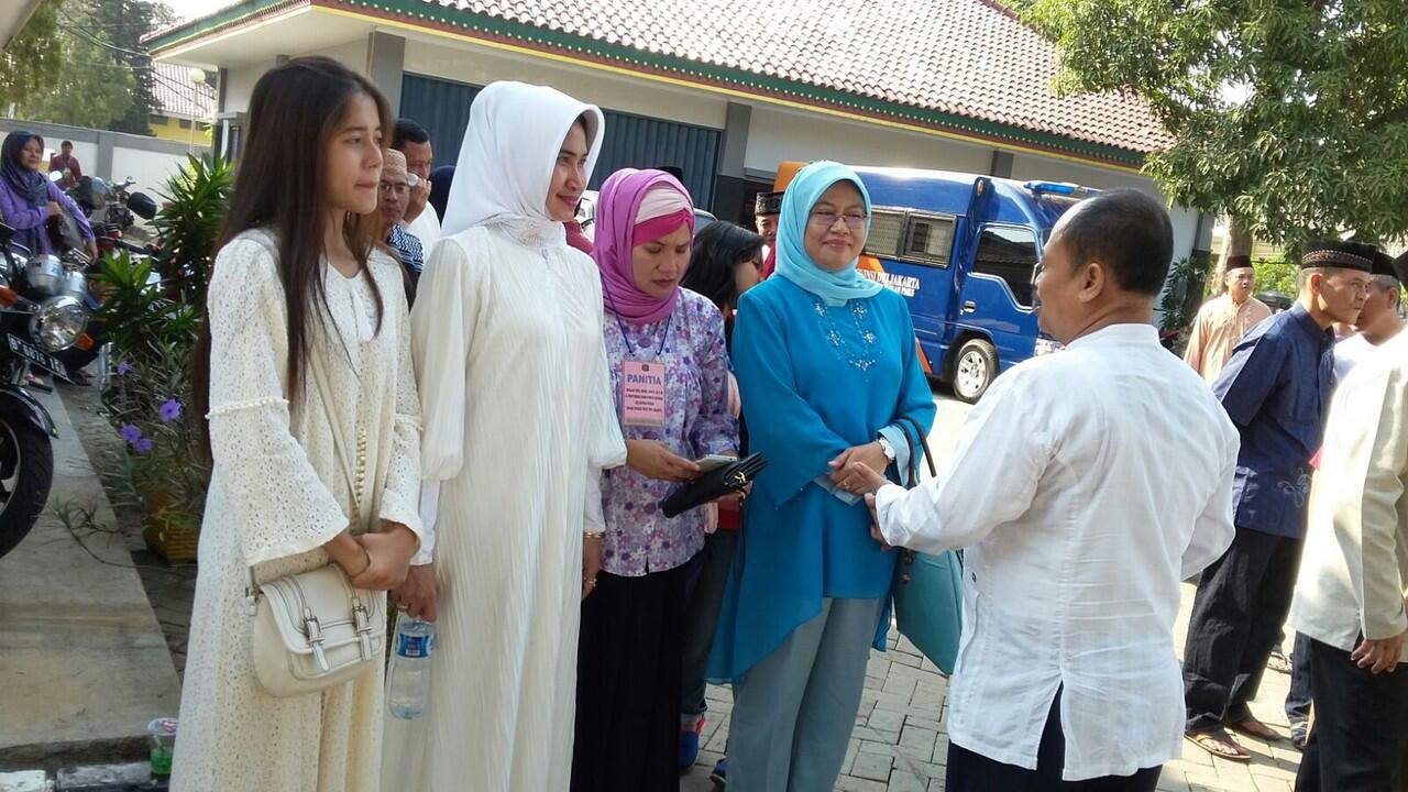 Pegawai Dinsos DKI Rayakan Idul Adha Bersama di Panti