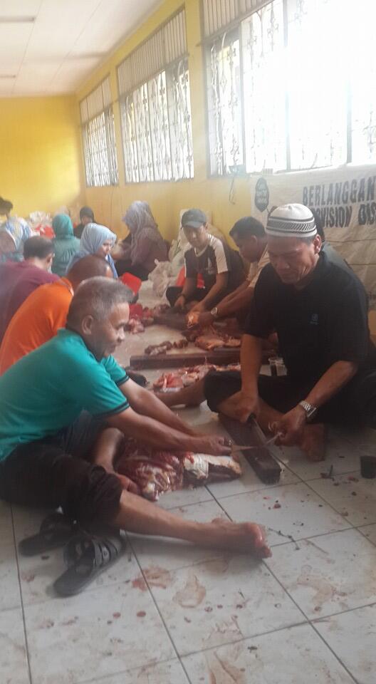 Pegawai Dinsos DKI Rayakan Idul Adha Bersama di Panti