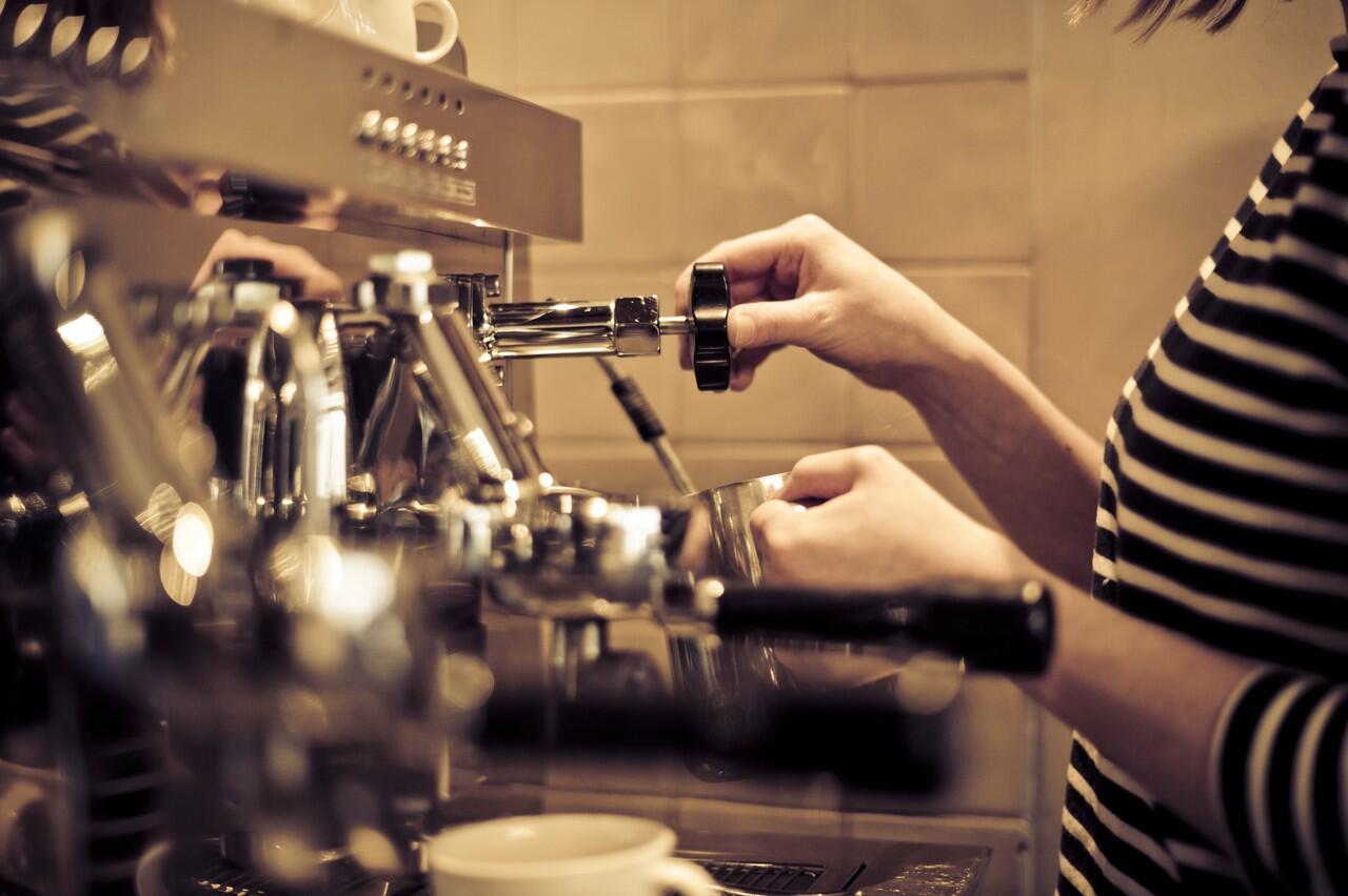 Mengenal Barista dan Asal Kata Barista