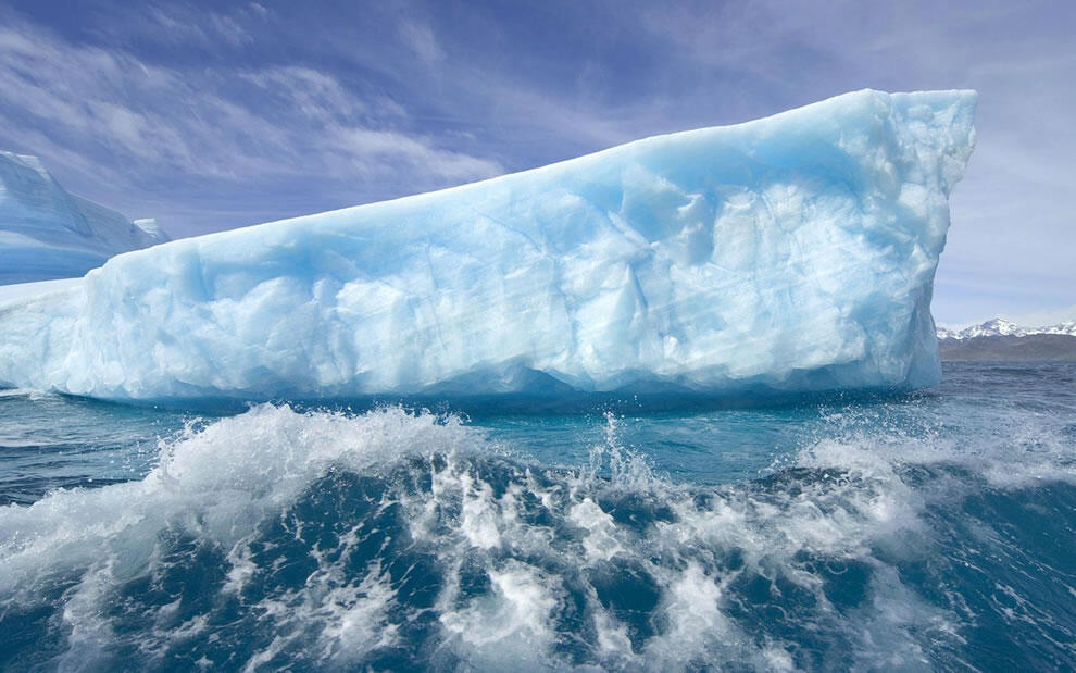"ICEBERG" Keindahan Gunung Es & Tsunami Kecil