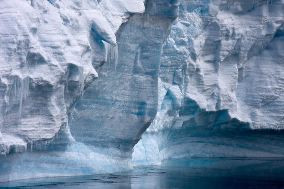 "ICEBERG" Keindahan Gunung Es & Tsunami Kecil