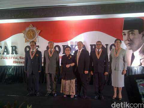 Kim Jong Un dan Mahathir Mohammad Terima The Star of Soekarno