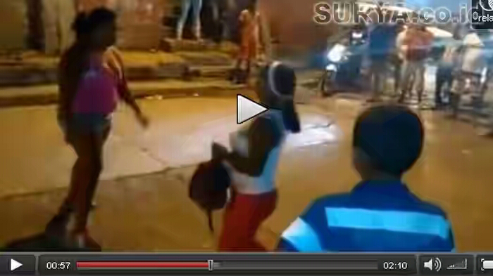 (++video) 2 Wanita Bertarung, 1 Tewas Tertikam Belati