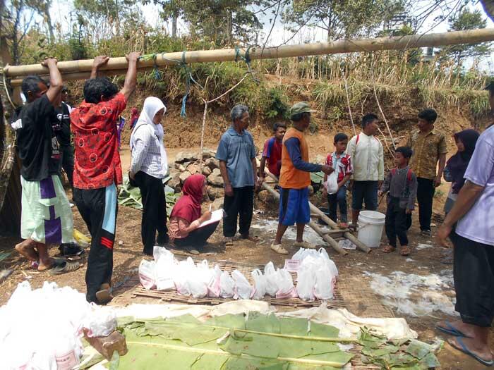 &#91;FR&#93; RKK Berbagi Hewan Qurban & Berbagi Ceria Bersama Warga Dompyong