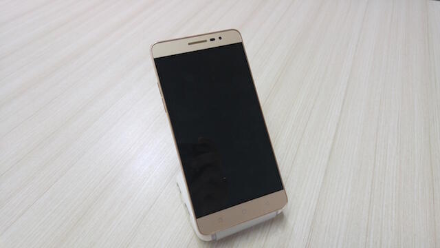 Review: Coolpad Shine desain ponsel kelas atas dengan fingerprint 360 derajat