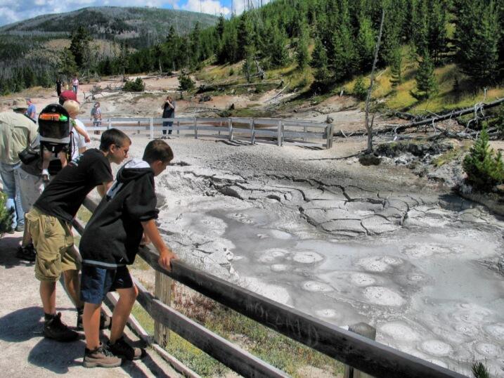 2016, PU-PR Manfaatkan Lumpur Lapindo Jadi Objek Wisata Setara Yellowstone 