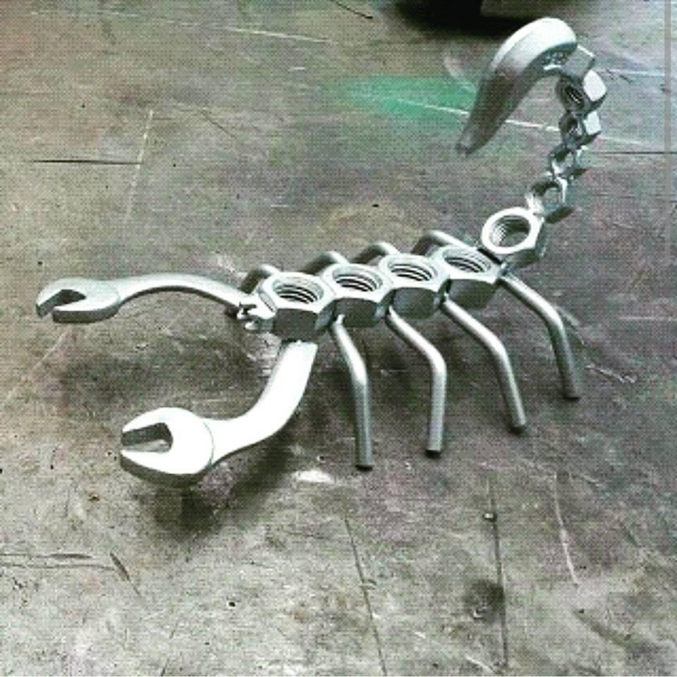 Kreatif !! Besi bekas jadi kerjinan keren