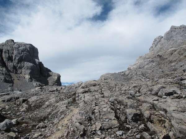 Jalur Trekking Paling Gila di Indonesia