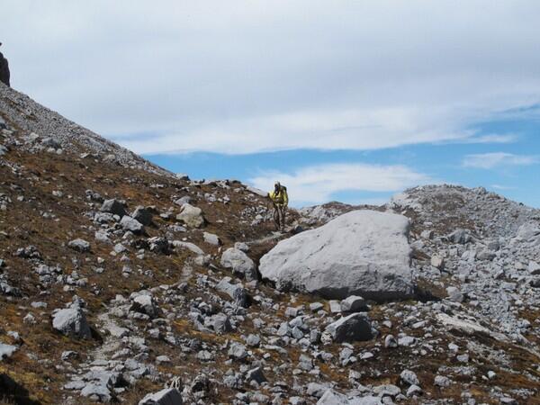 Jalur Trekking Paling Gila di Indonesia