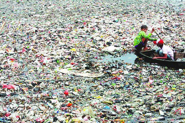 daripada dibuang mending botolnya dibikin gini aja..